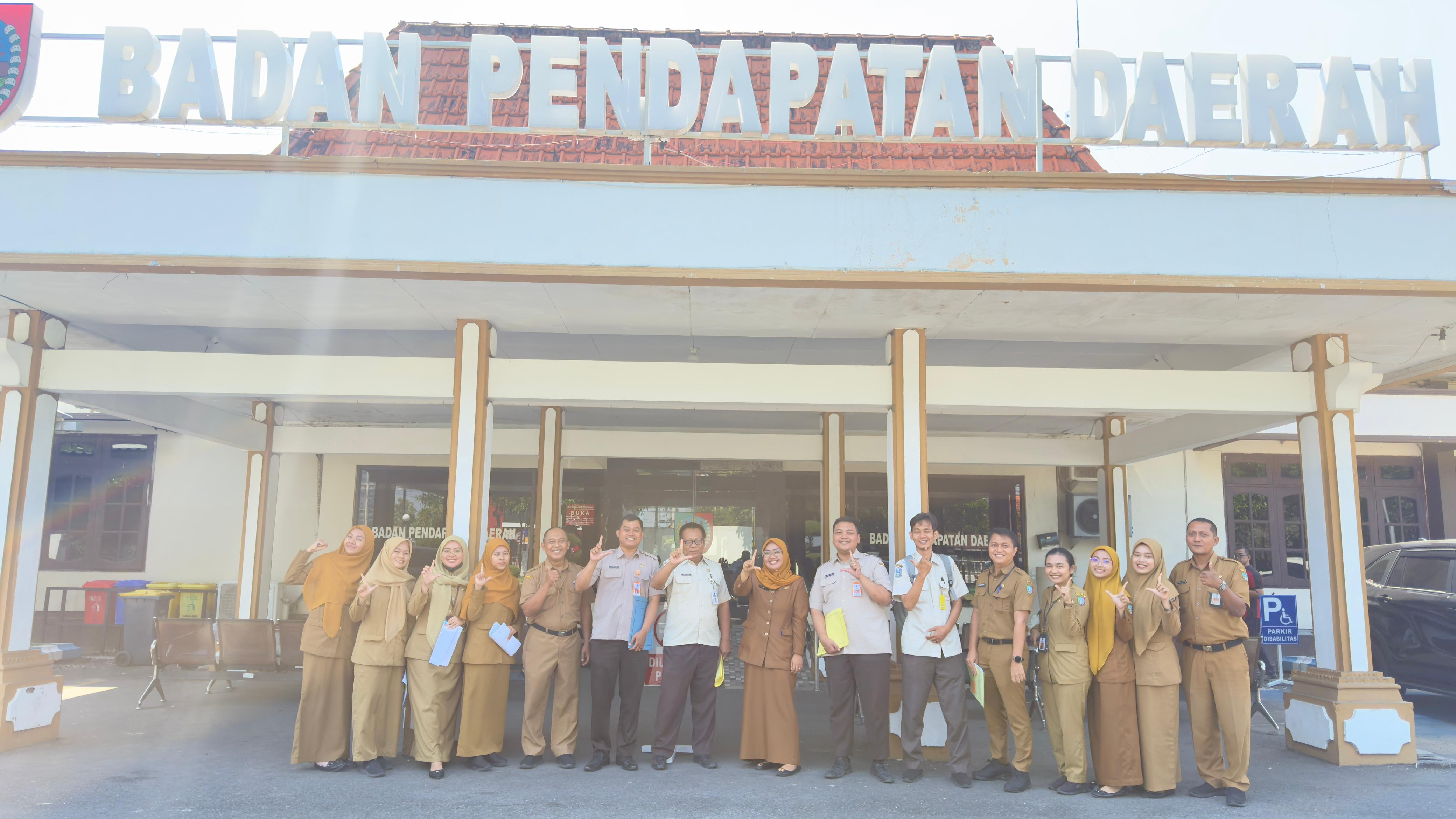 TINGKATKAN KEMANDIRIAN FISKAL, BAPENDA JOMBANG DAN UPT BAPENDA PROVINSI JATIM BERSINERGI DALAM PENAGIHAN DAN PENDATAAN PKB