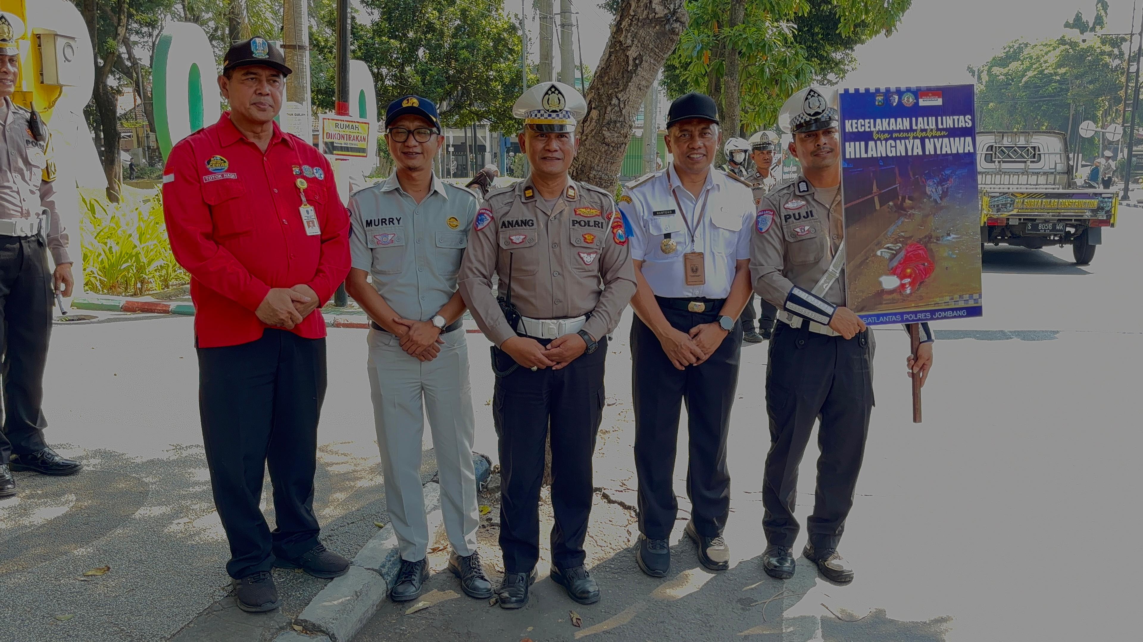 OPERASI GABUNGAN DALAM PERSIAPAN OPERASI PATUH SEMERU 2025 DAN SOSIALISASI PENGHAPUSAN SANKSI PKB DI JOMBANG