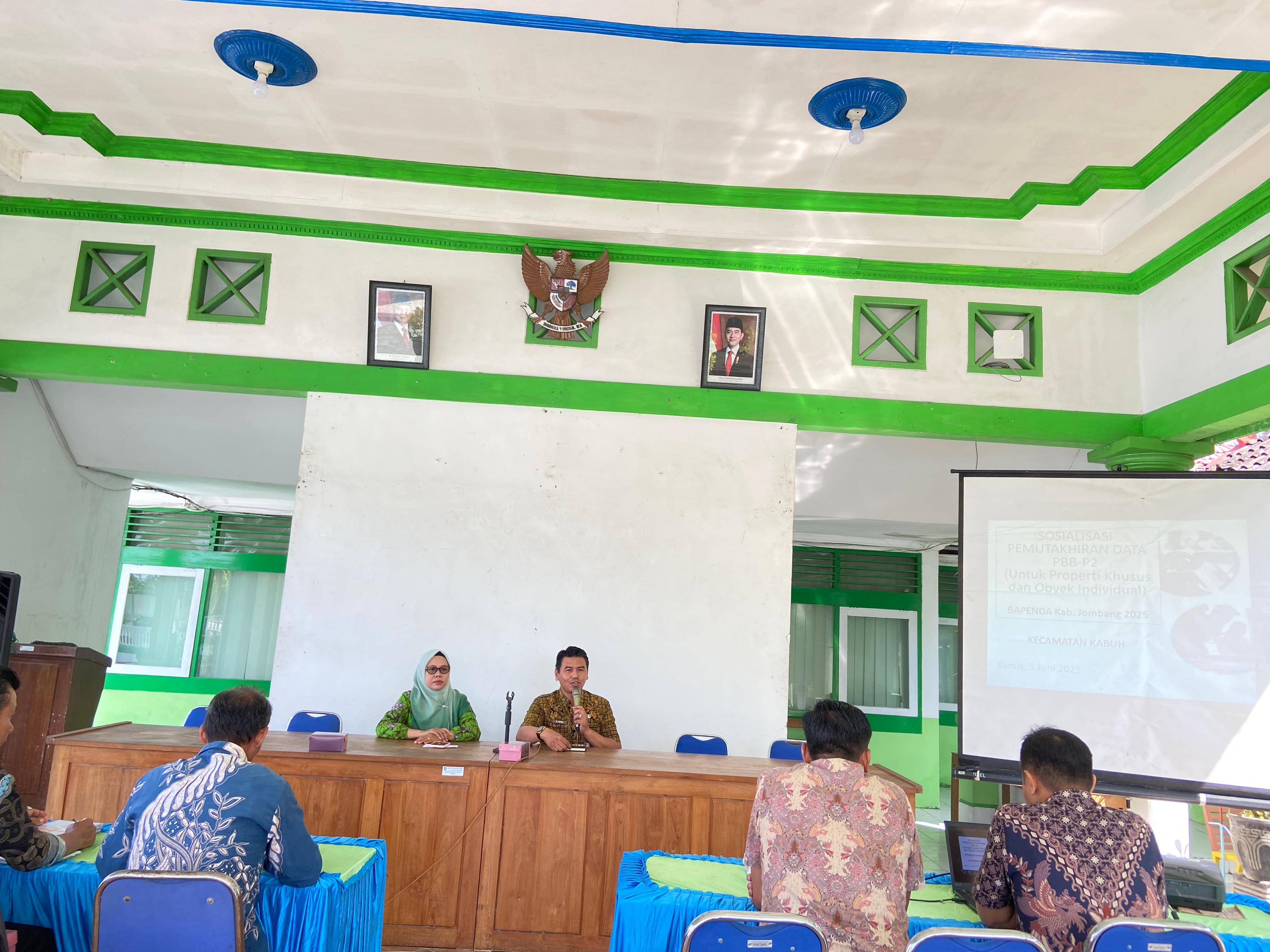 SOSIALISASI PEMUTAKHIRAN DATA PBB-P2 PROPERTI KHUSUS & OBJEK INDIVIDUAL DI KECAMATAN KABUH: MENINGKATKAN AKURASI DAN TRANSPARANSI PAJAK DAERAH