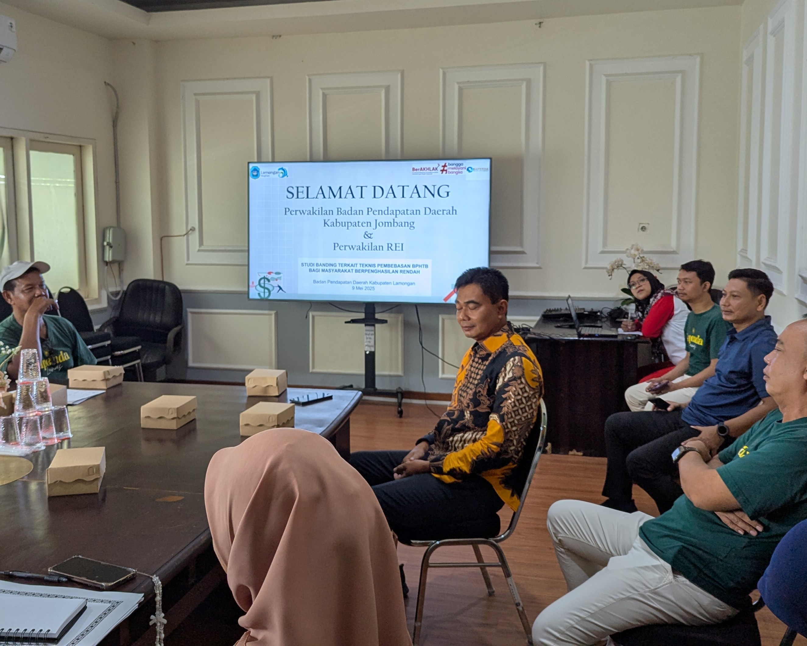 BAPENDA JOMBANG LAKUKAN STUDI BANDING KE BAPENDA LAMONGAN TERKAIT PEMBEBASAN BPHTB UNTUK MBR