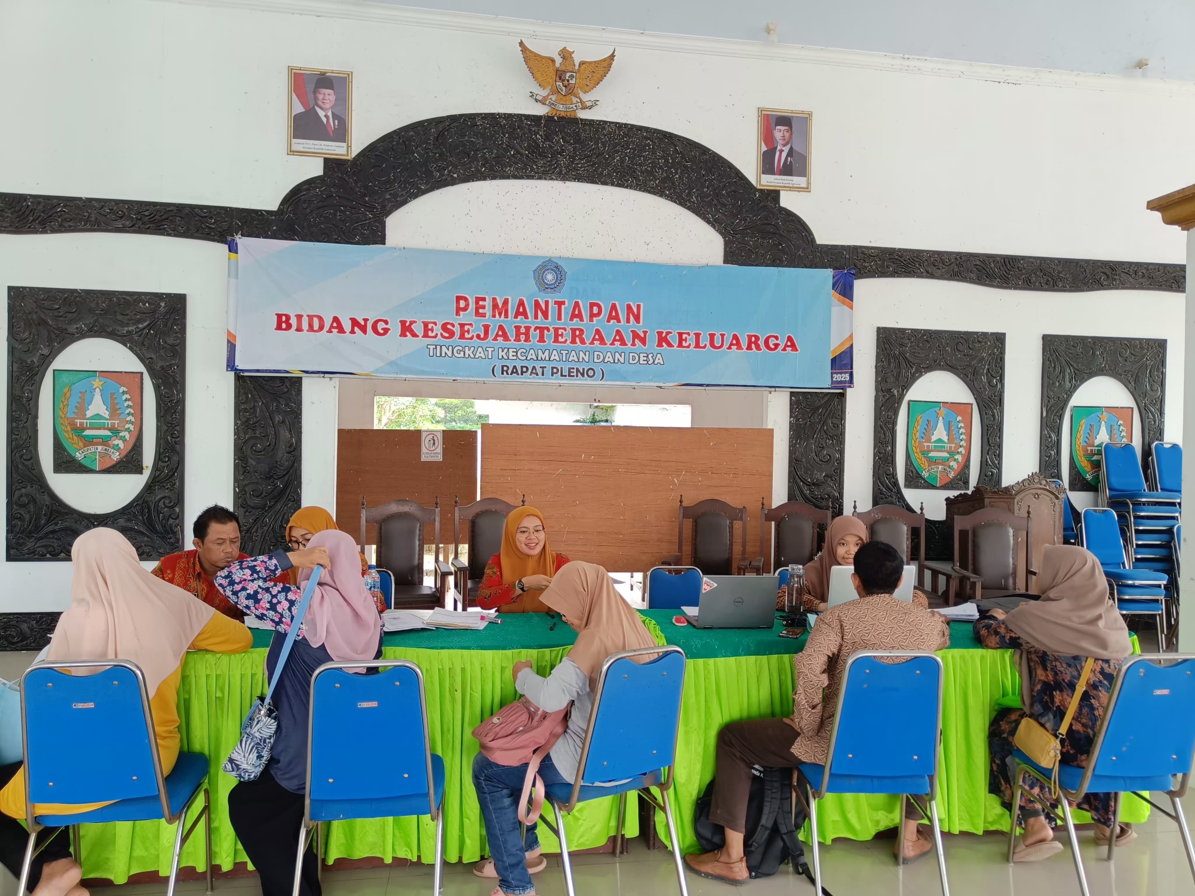 BAPENDA JOMBANG HADIRKAN LAYAR JEBOL DI KECAMATAN KEDUNGMULYO, WARGA ANTUSIAS URUS PAJAK DAN PELAYANAN SPPT GRATIS