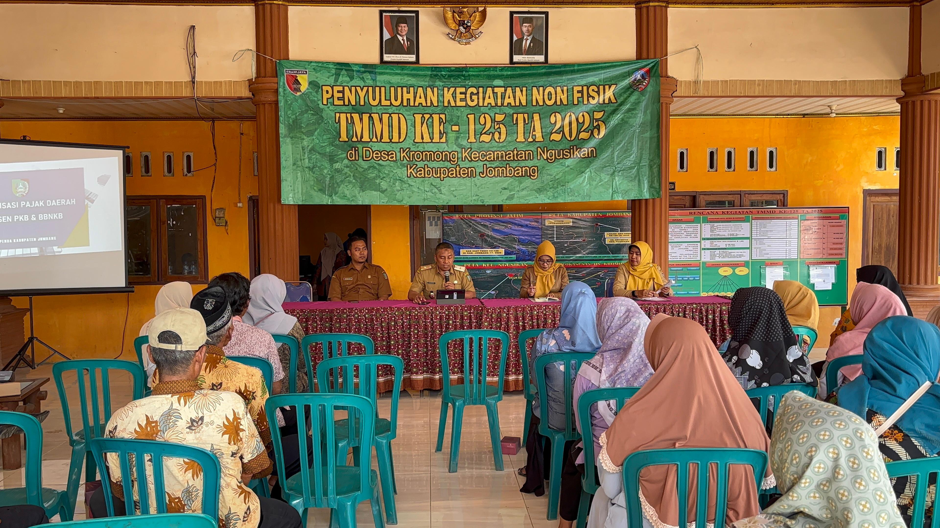 SOSIALISASI PAJAK DAERAH DAN LAYANAN JEMPUT BOLA DALAM KEGIATAN NON FISIK TMMD KE-125 TAHUN 2025 DI DESA KROMONG