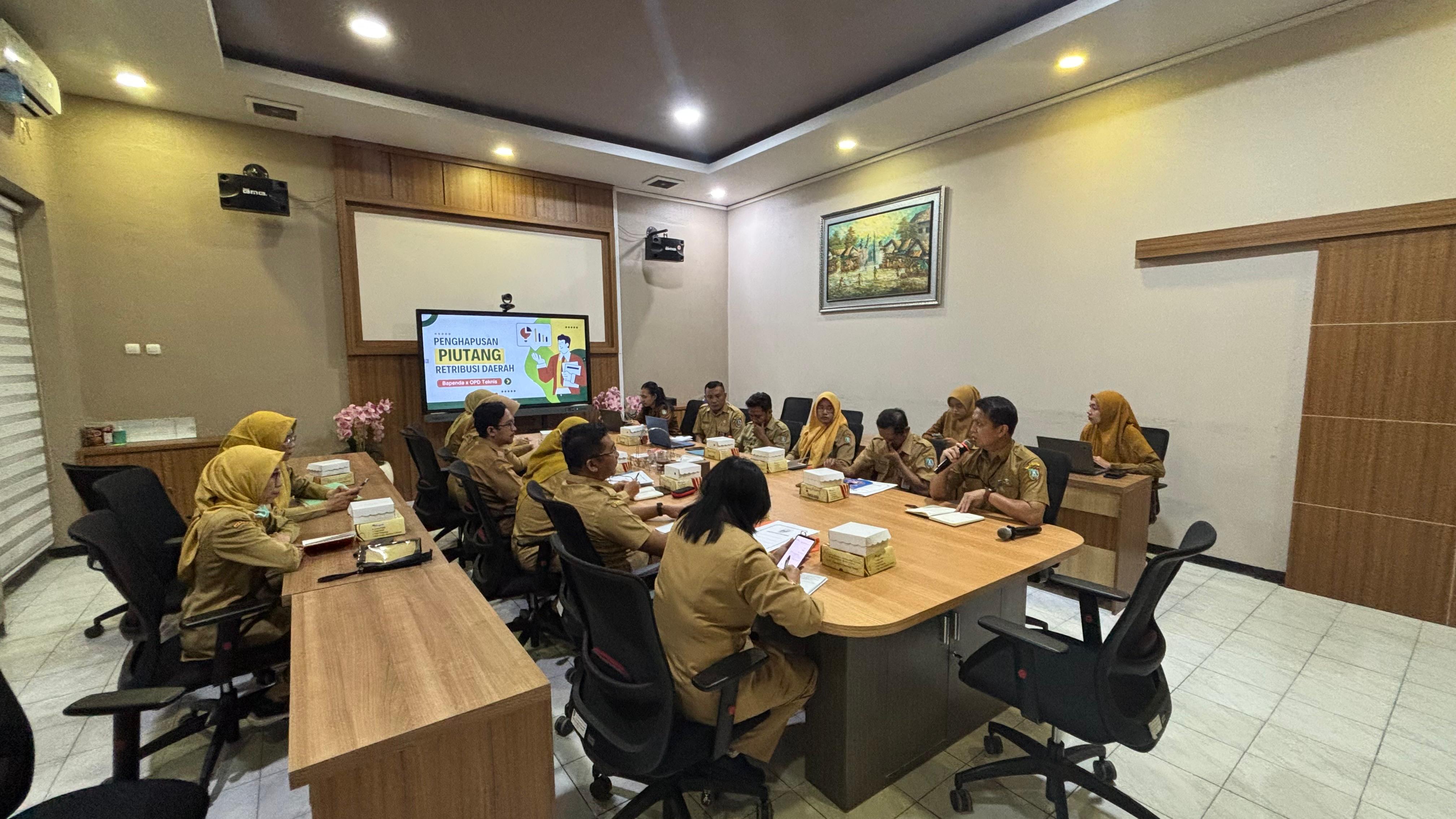 DEMI TATA KELOLA AKUNTABEL, BAPENDA JOMBANG GELAR RAKOR PENGHAPUSAN PIUTANG RETRIBUSI