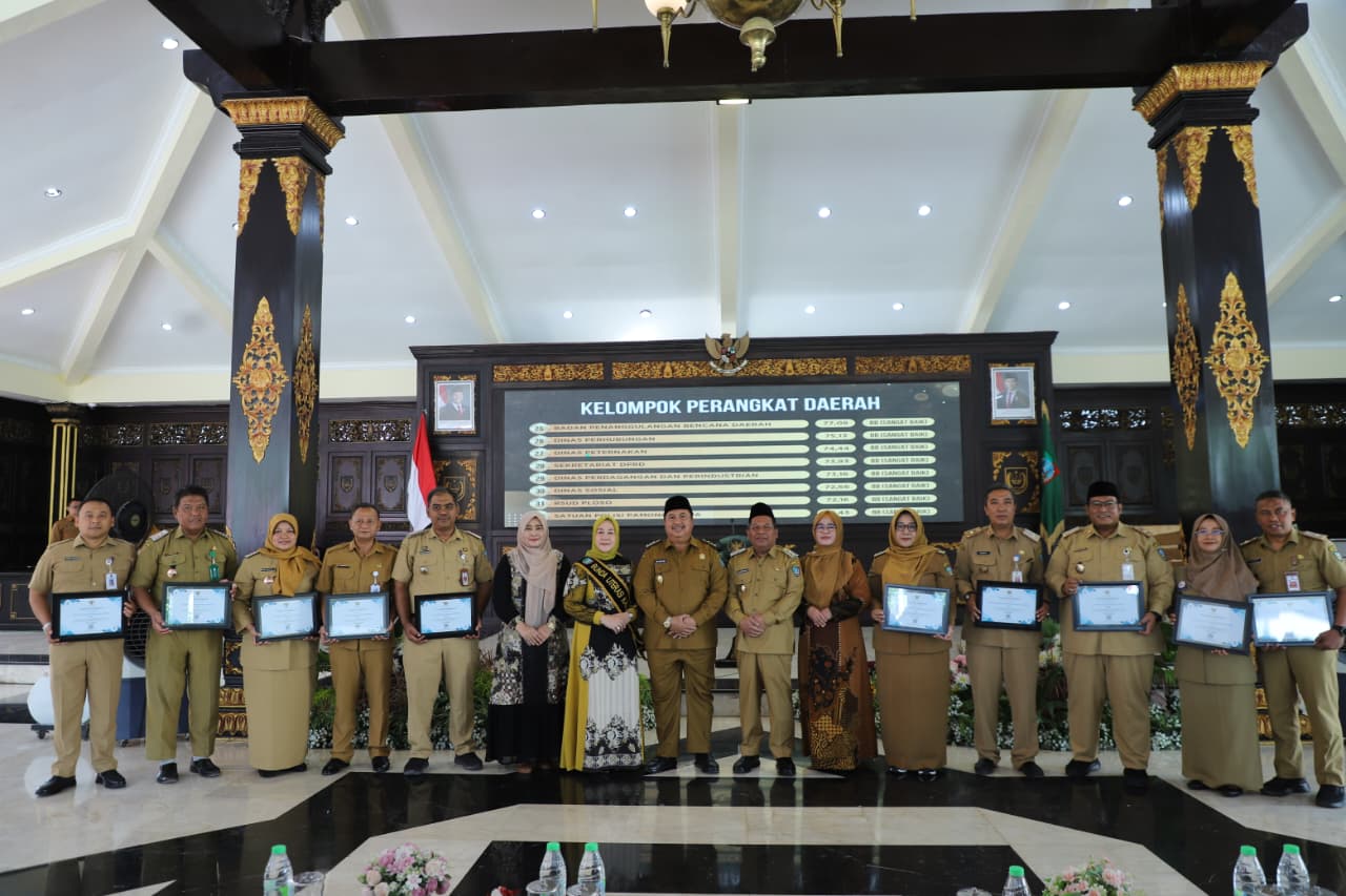BAPENDA JOMBANG RAIH PENGHARGAAN KEARSIPAN, BUKTI KOMITMEN TATA KELOLA PEMERINTAHAN YANG TRANSPARAN