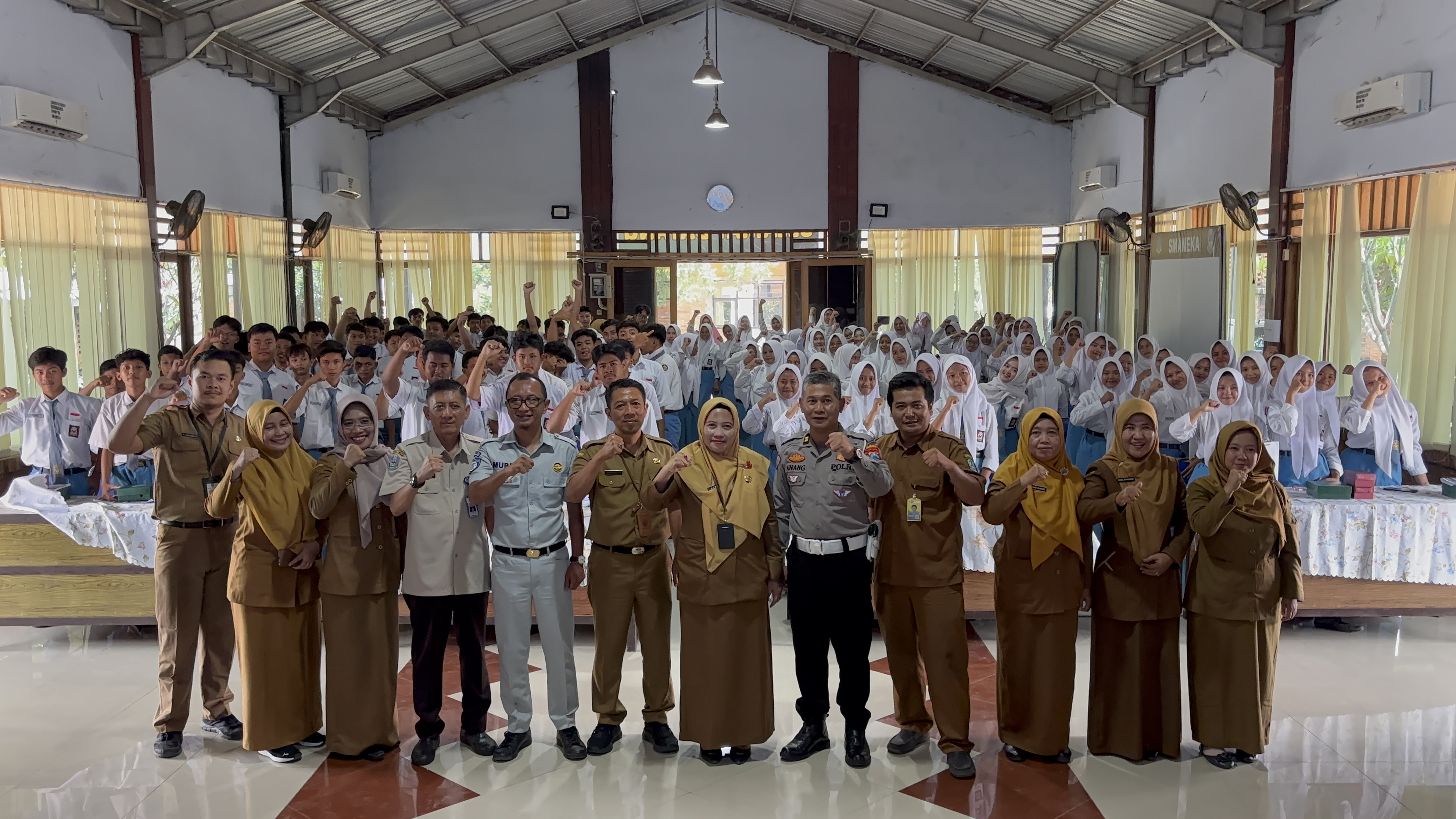 SAPA PAJAK GOES TO SCHOOL: EDUKASI PAJAK DAERAH UNTUK GENERASI MUDA JOMBANG DI SMA NEGERI KESAMBEN