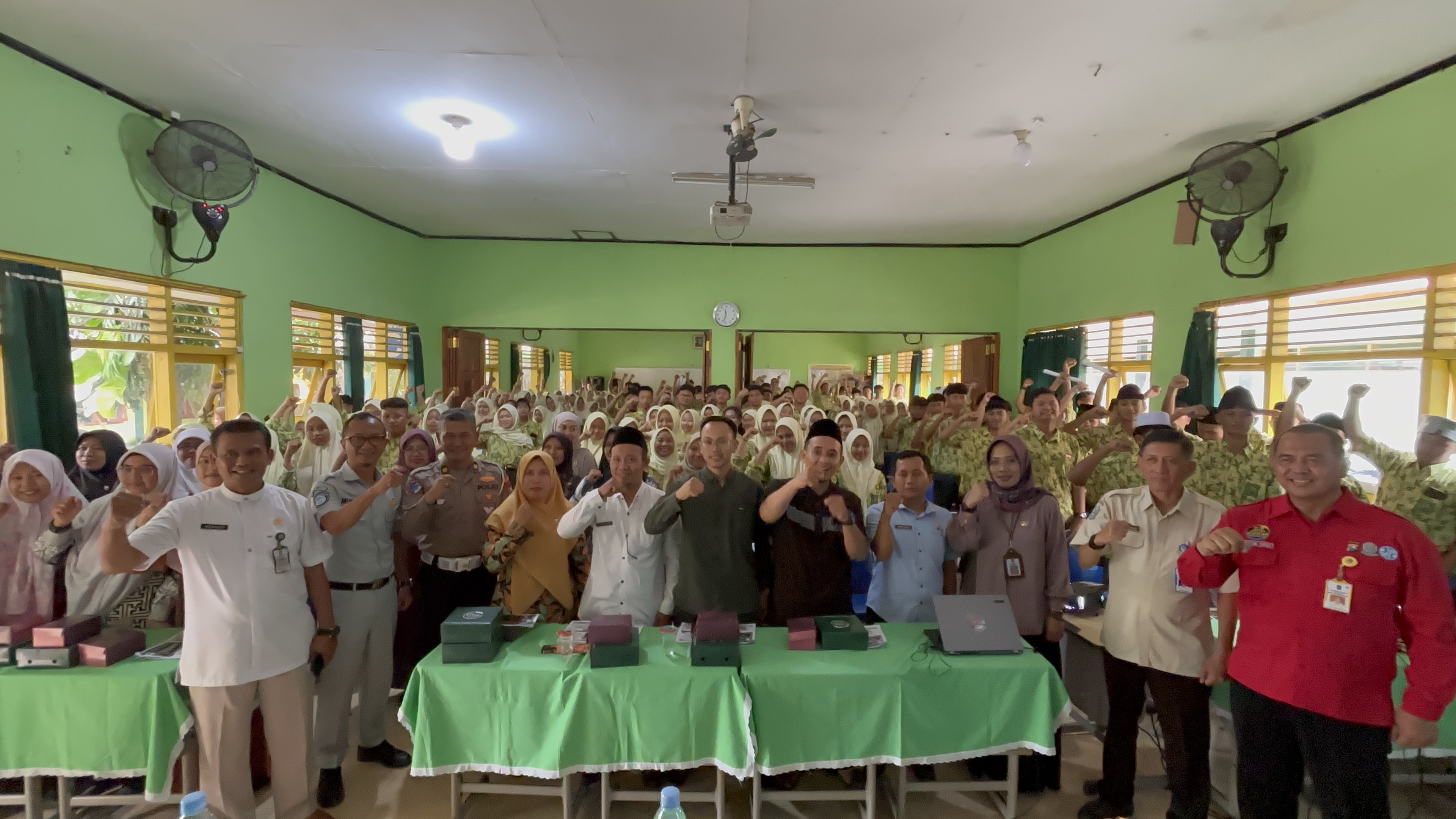 EDUKASI FISKAL DI SMAN NGORO: SAPA PAJAK GOES TO SCHOOL TANAMKAN KESADARAN PAJAK