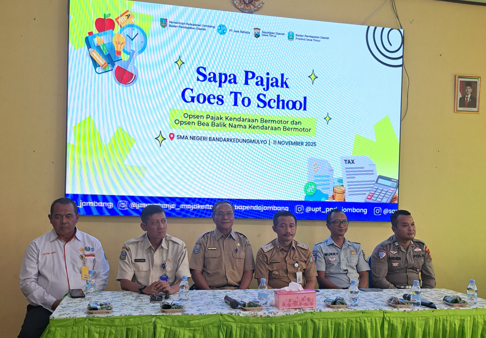 KEPALA BAPENDA TURUN LANGSUNG, "SAPA PAJAK GOES TO SCHOOL" EDUKASI SISWA SMAN BANDARKEDUNGMULYO