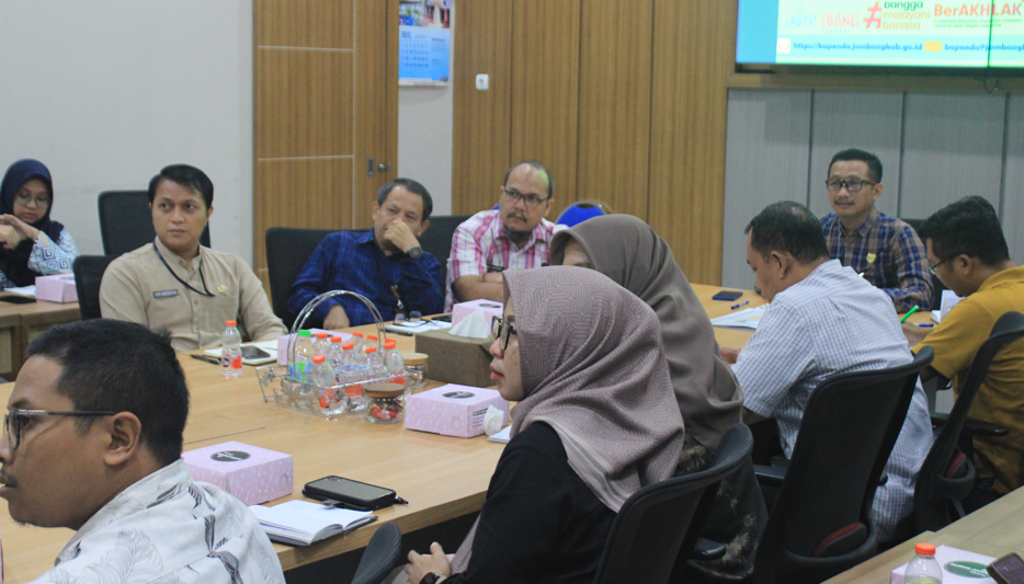BAPENDA JOMBANG GELAR RAPAT PERANGKAT DAERAH: TAJAMKAN STRATEGI KEMANDIRIAN KEUANGAN 2027