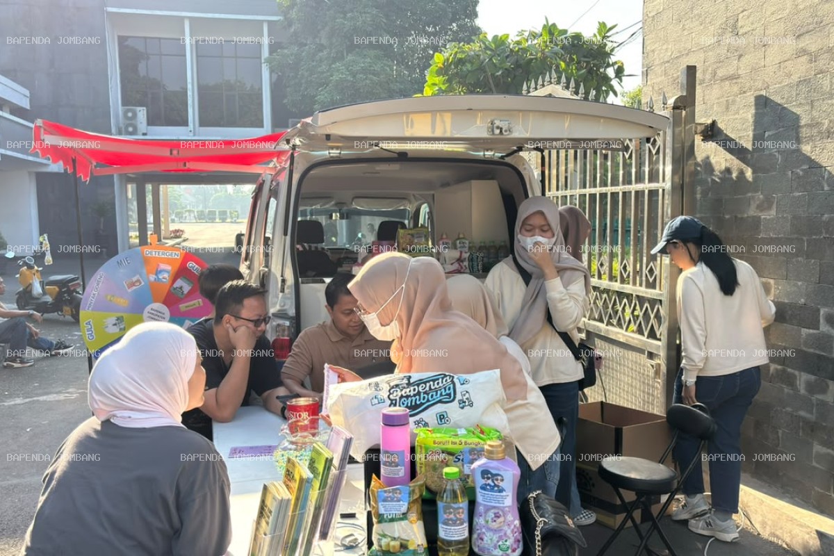 Antusiasme Tinggi di LAPAK CFD Bapenda Jombang: Bayar Pajak Pakai QRIS, Warga Bawa Pulang Hadiah