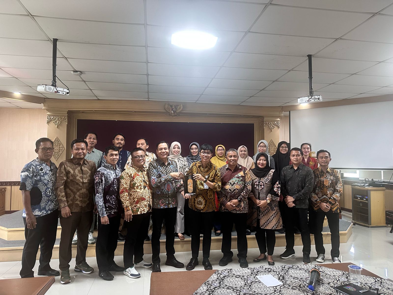 STUDI BANDING PERUBAHAN PERDA TENTANG PERUBAHAN TARIF NJOP DAN PENETAPAN TARIF PBB-P2 BERSAMA BKAD KABUPATEN SLEMAN DAN DPRD KABUPATEN JOMBANG DI RR IIIB BKAD KABUPATEN SLEMAN