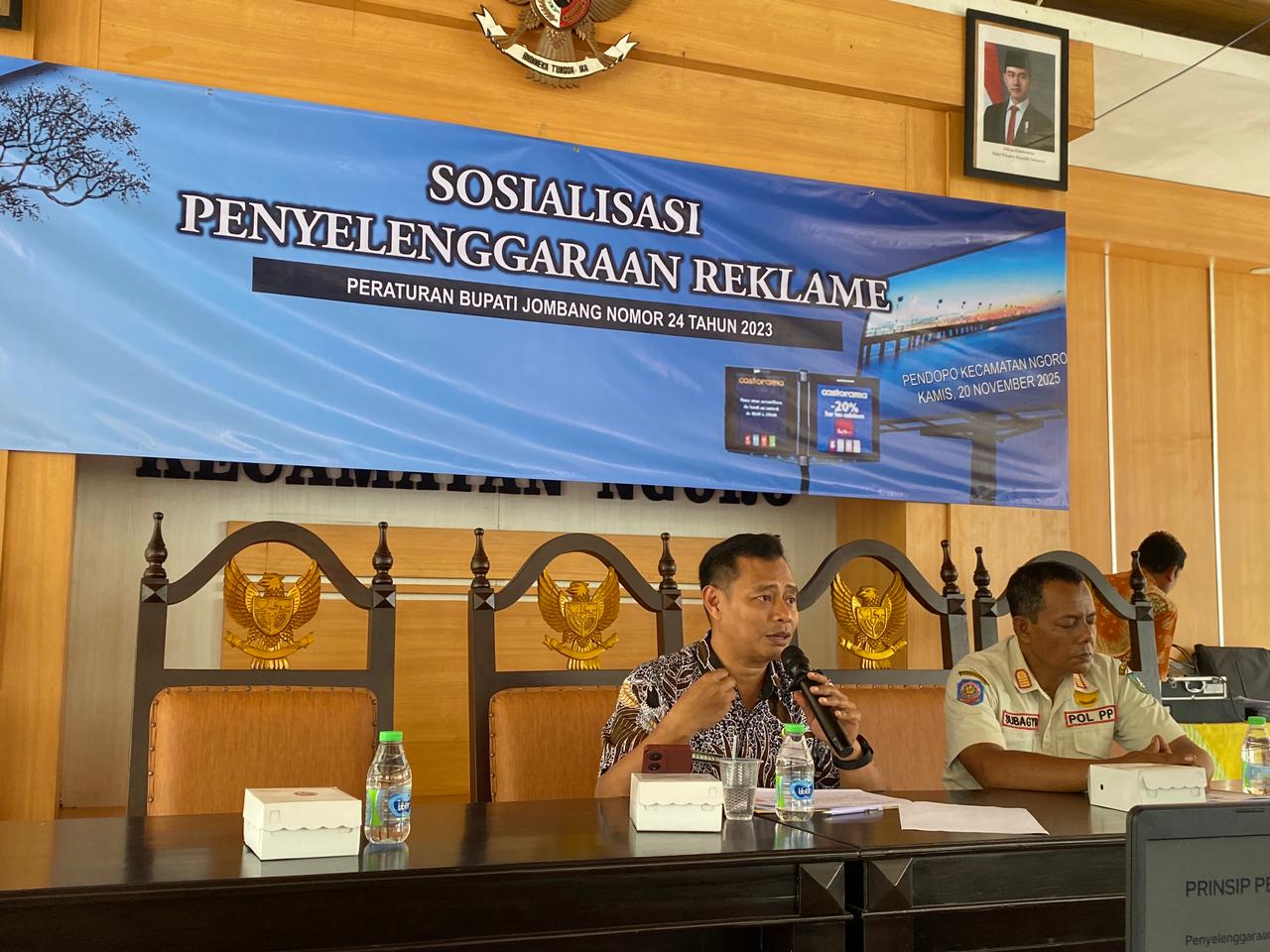 SINERGI TERTIBKAN REKLAME, BAPENDA DAN SATPOL PP JOMBANG GELAR SOSIALISASI DI KECAMATAN NGORO