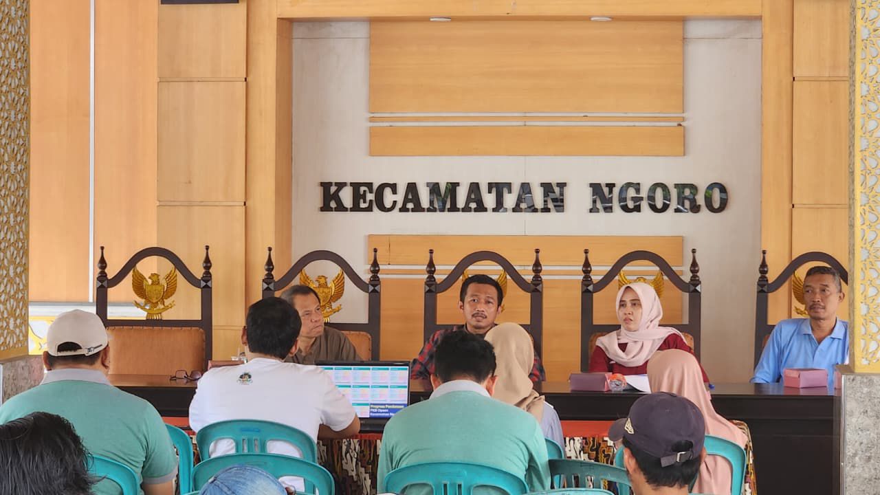 KINERJA MEMUASKAN! MONEV BAPENDA DI KECAMATAN NGORO CATAT 11 DESA TUNTAS VERIFIKASI DATA OPSEN 100%